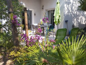 Outdoor dining - Charming house, in a green setting, on the Landaise Coast (Labenne)