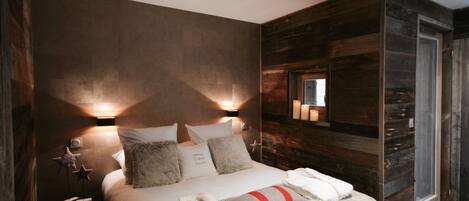 4 bedrooms, iron/ironing board, travel cot, free WiFi