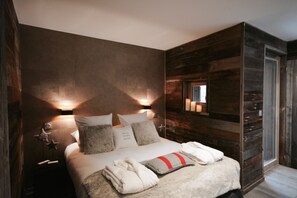 4 slaapkamers, een strijkplank/strijkijzer, reisbedje, gratis wifi