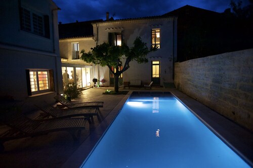 Rustic 10-room house with swimming pool in the heart of Uzès