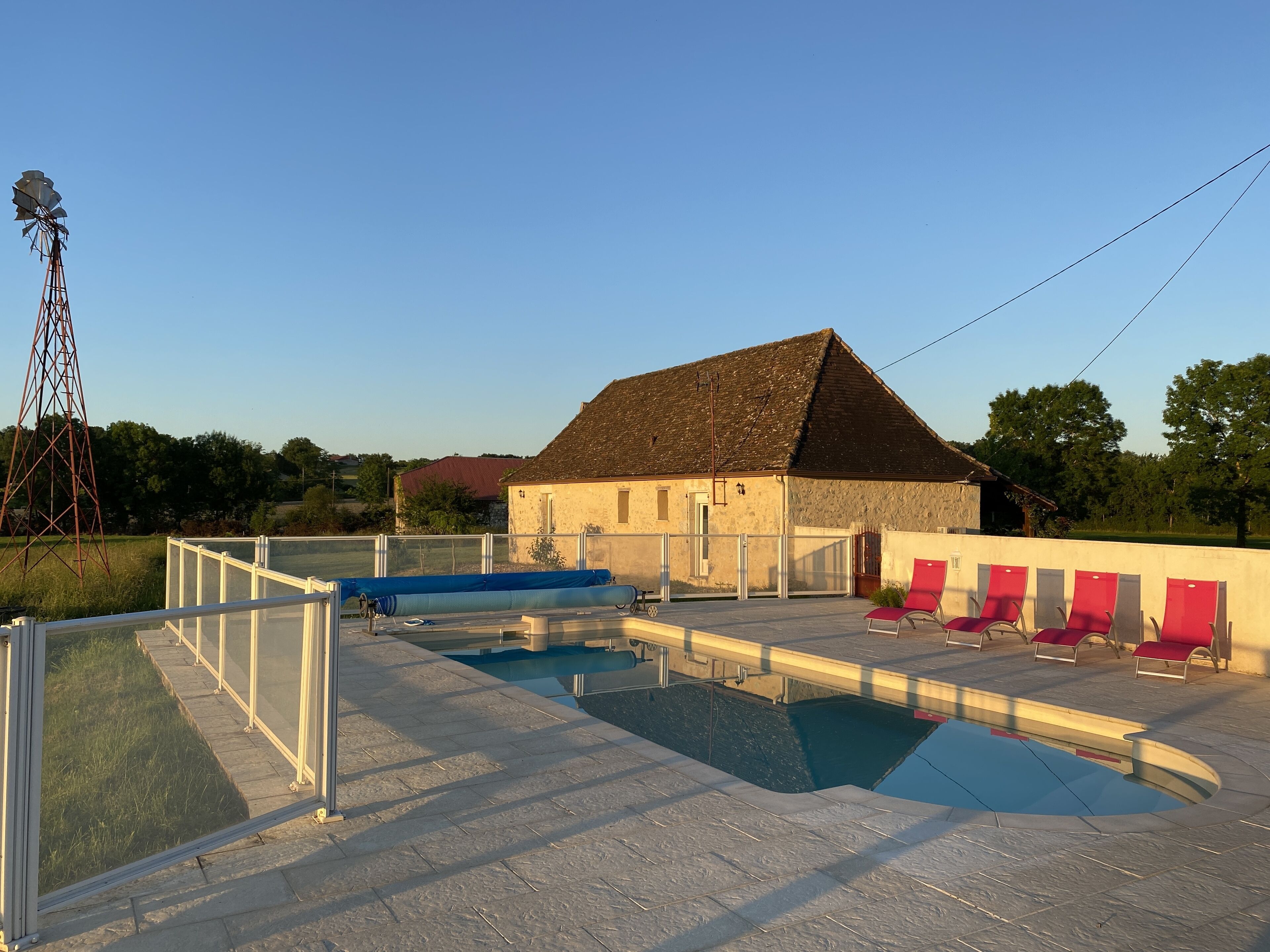 Périgord: gite with secure swimming pool in the heart of Dordogne bastides