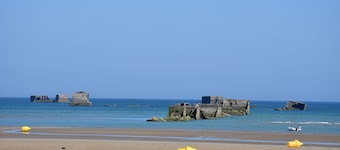Large F2/Parking/Private residence/SEA 300 Meter LANDING BEACHES
