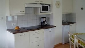 Kaffetrakter/tekoker, kjøleskap, mikrobølgeovn og ovn