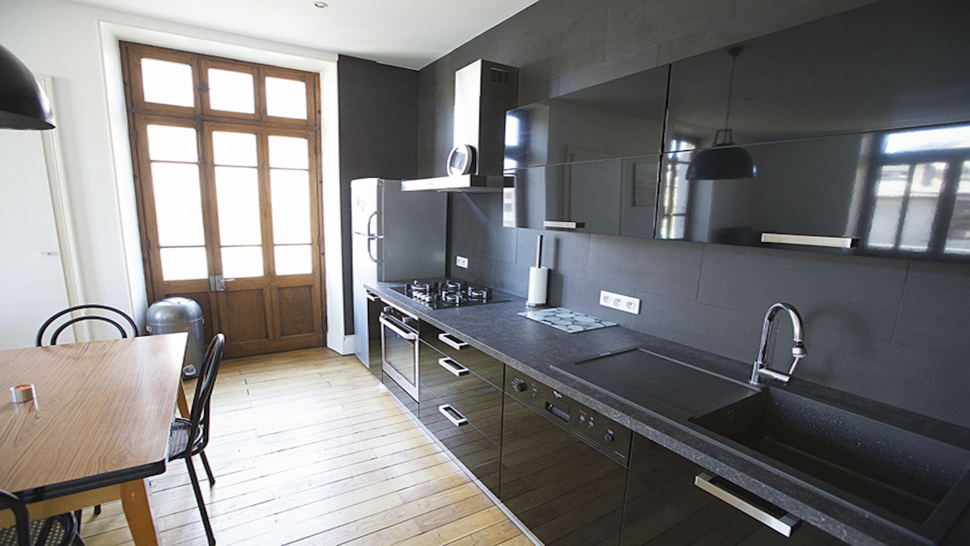 ANNECY charming center 2 rooms, private parking