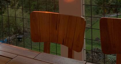 "Hale Maluhia" - Cottage with expansive ocean views in central Kailua Kona.