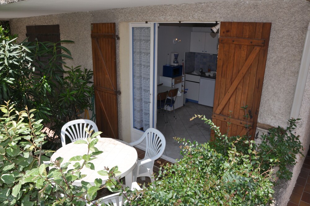 Studio in a residence 200 m from the beach