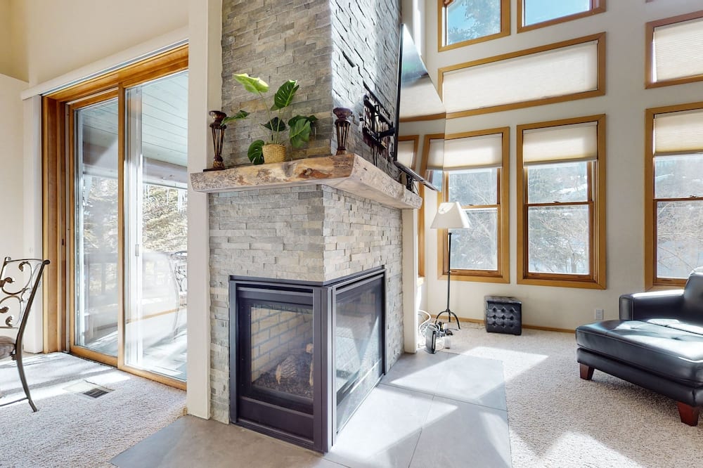 Snowcreek #880 3 Bedroom Condo by RedAwning - Mount Morgan, CA