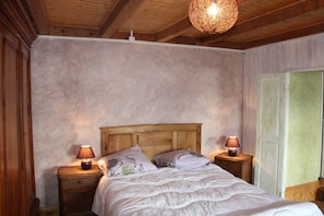 3 bedrooms, iron/ironing board, travel cot, free WiFi
