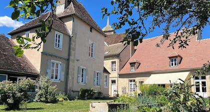 House of Noble Nicolas - Julie