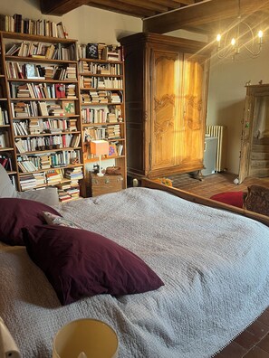 1 bedroom, iron/ironing board, WiFi, bed sheets - Maison de Noble Nicolas - Julie (Avallon)
