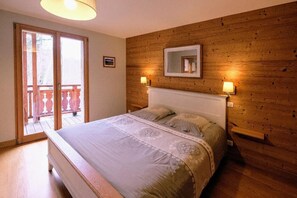 4 soverom, strykejern/-brett, reiseseng for barn og wi-fi (inkludert)
