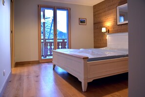 4 chambres, fer et planche à repasser, lit parapluie, Wi-Fi