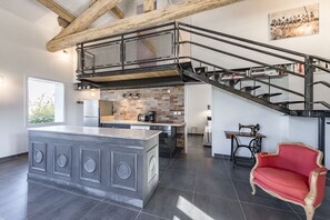 冰箱、微波炉、烤箱、炉灶