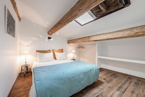 3 chambres, fer et planche à repasser, Wi-Fi, draps fournis