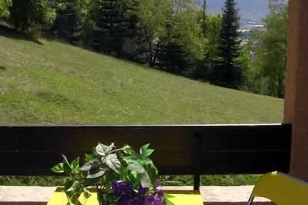 South facing apartment, balcony, access to garden and amazing view