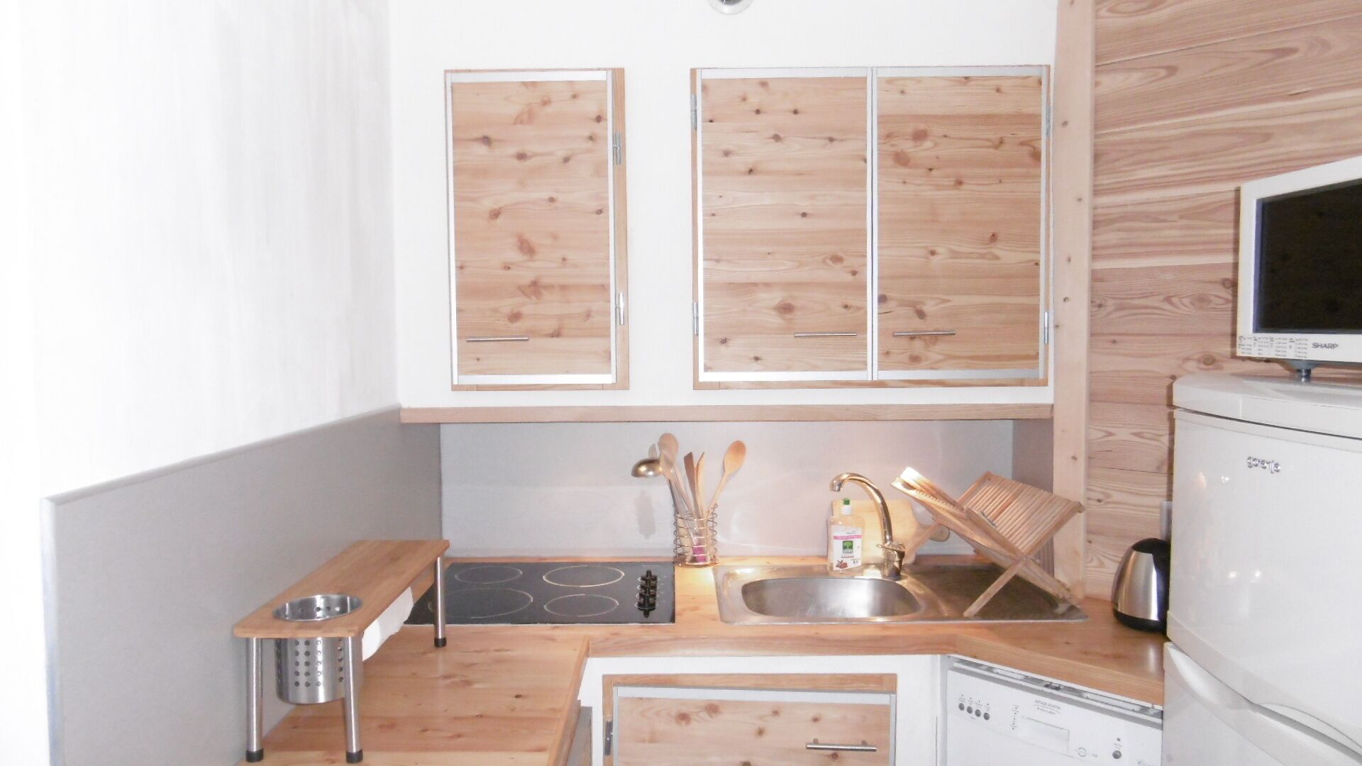 South facing apartment, balcony, access to garden and amazing view