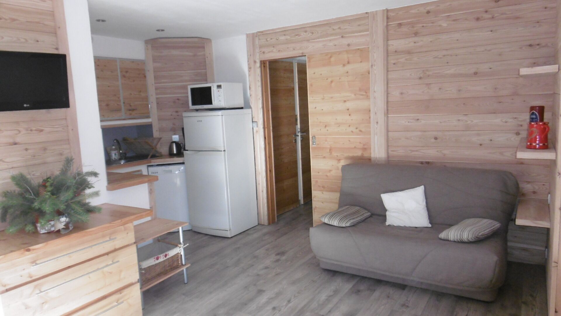 South facing apartment, balcony, access to garden and amazing view