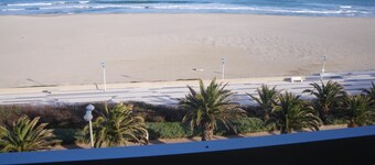 Canet plage beau T2 waterfront, Breathtaking sea view, Private Parking Wifi