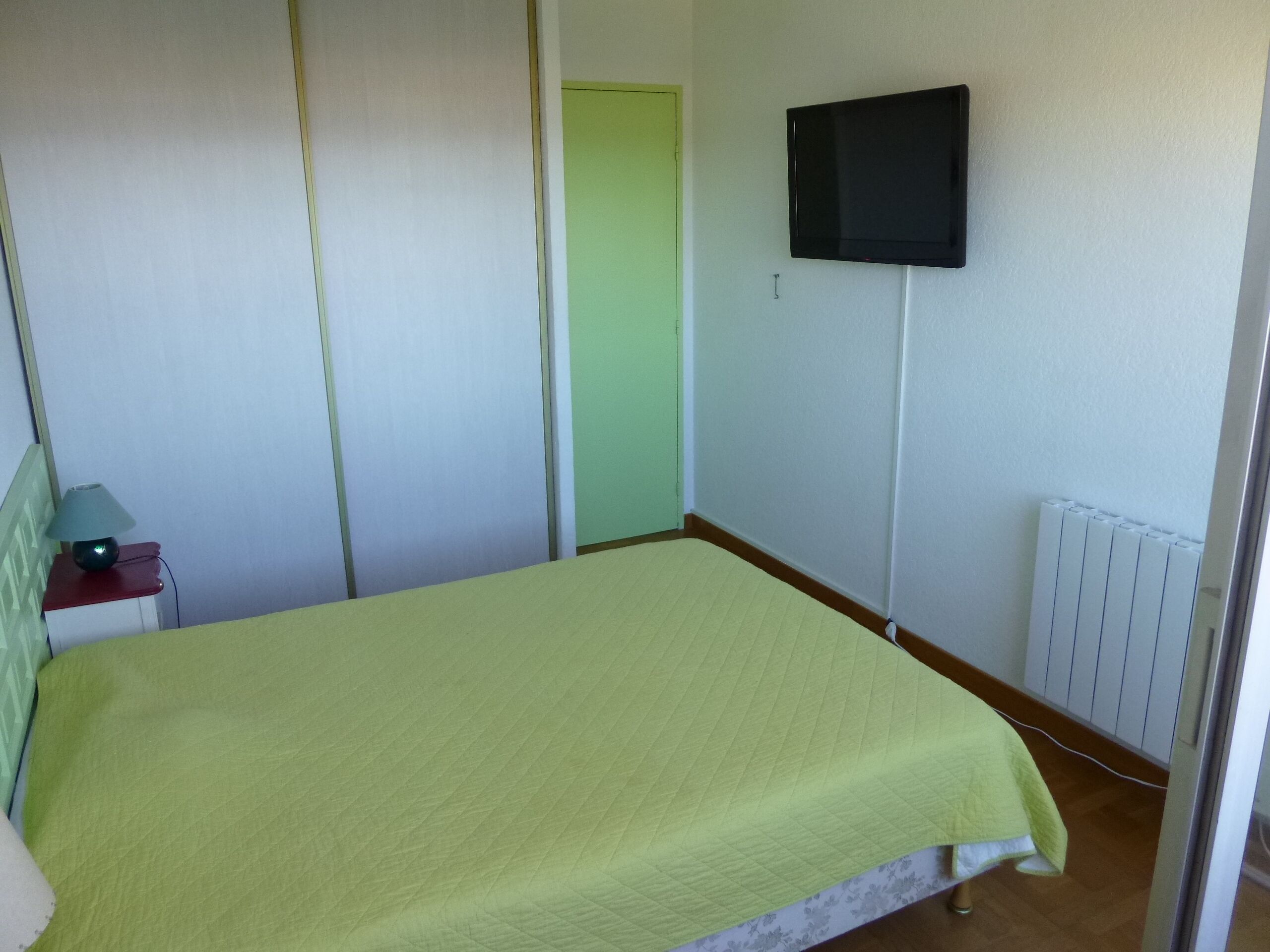 1 habitación, tabla de planchar con plancha y wifi gratis 