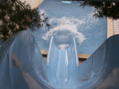 Villa, slide, swimming pool, summer kitchen, tennis court, basketball, soaking