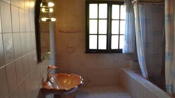 Ensemble douche/baignoire, bidet, serviettes fournies