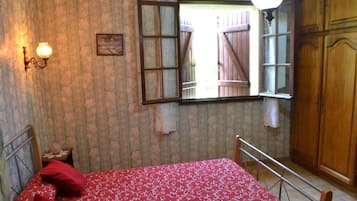 5 chambres, fer et planche à repasser, Wi-Fi, draps fournis
