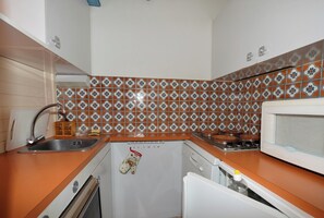 Frigorífic, microones, forn i placa de cuina