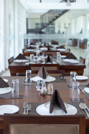 Dining - Subaseth Villa (Nuwaragam Palatha Central)