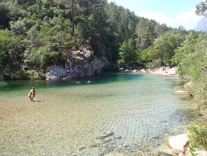 Una playa cerca