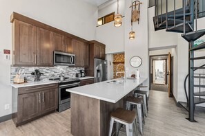 Refrigerador, microondas, horno y parrilla de estufa 