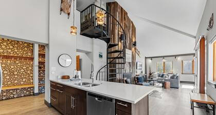 3BR ~ Ski In - Ski Out! Gorgeous Penthouse Remodel