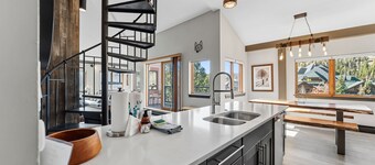 3BR ~ Ski In - Ski Out! Gorgeous Penthouse Remodel