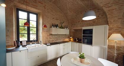 Former convent from the 17th, renovated, private garden, Beaune center