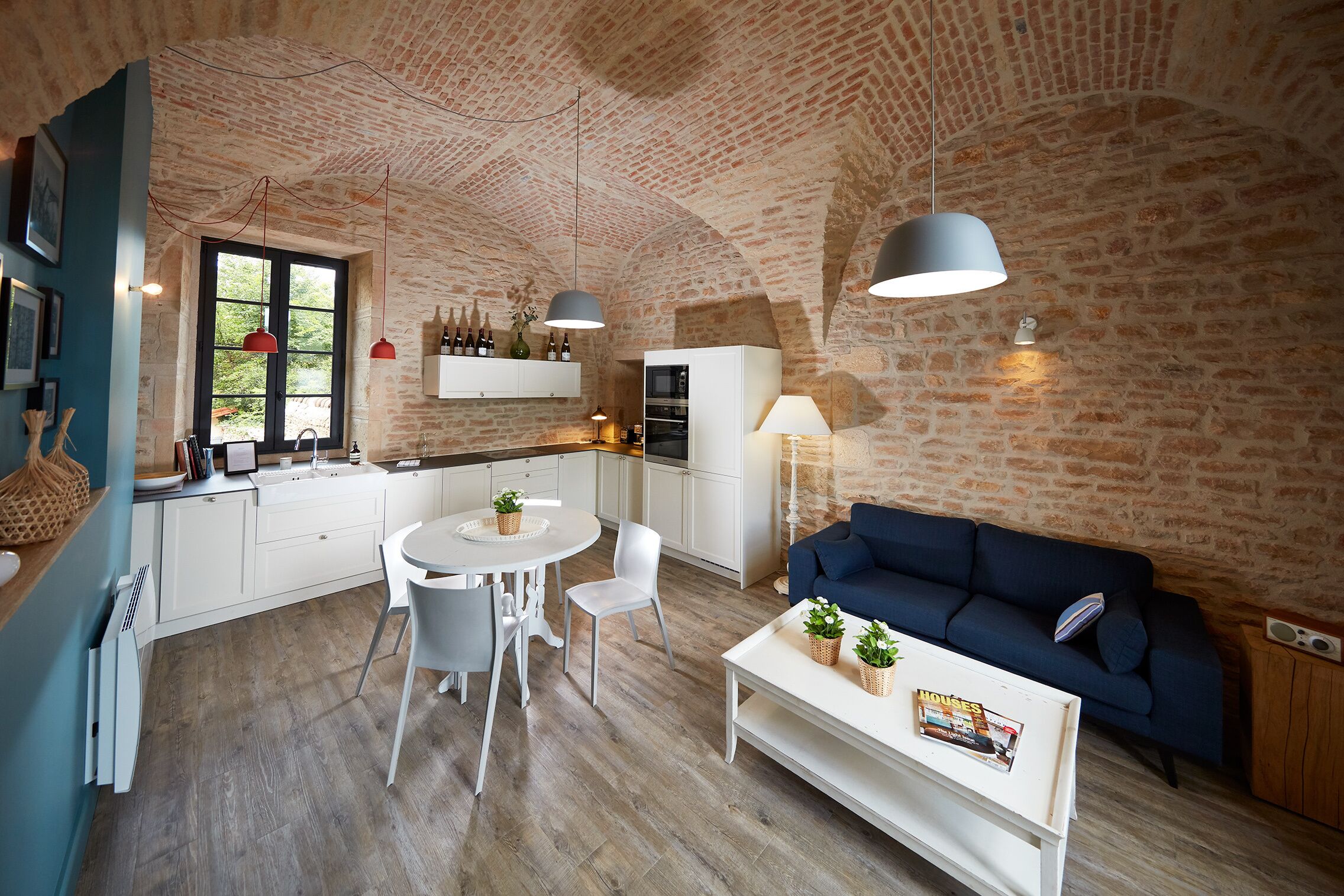 Former convent from the 17th, renovated, private garden, Beaune center