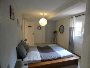 3 chambres, bureau, fer et planche à repasser, Wi-Fi gratuit