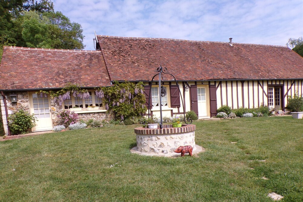In the Pays de Brou single storey house in the countryside in Unverre