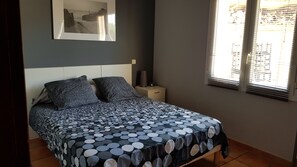 4 quartos, ferros/tábuas de passar roupa, berço de viagem, Wi-Fi