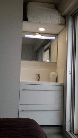 3 bedrooms, iron/ironing board, free WiFi