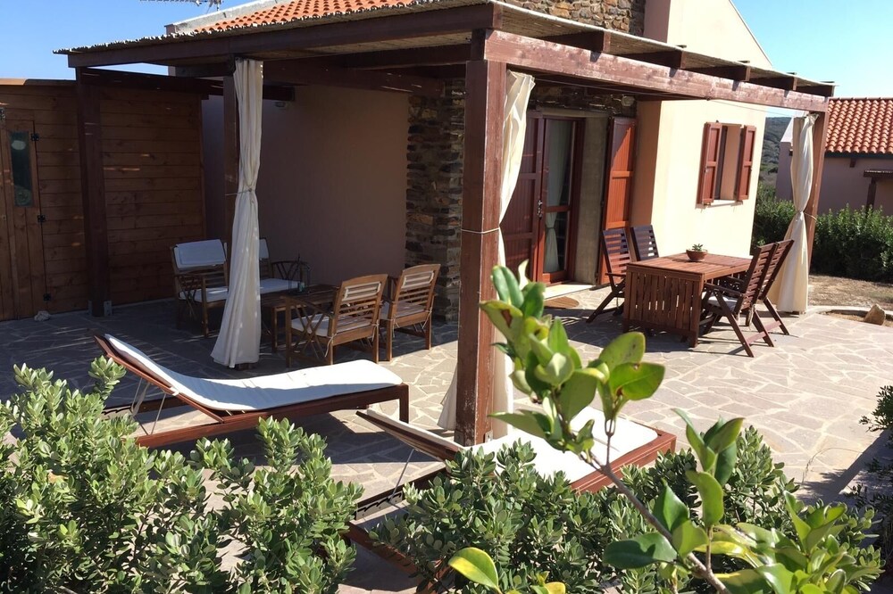 House with sea view, surrounded by nature. Romantic and relaxing place