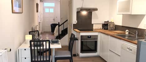 Frigorífic, microones, forn i placa de cuina