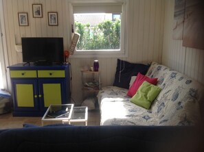 Flat-screen TV, DVD player - Maison climat. with shady garden in residence - Price includes pool access (Portiragnes)