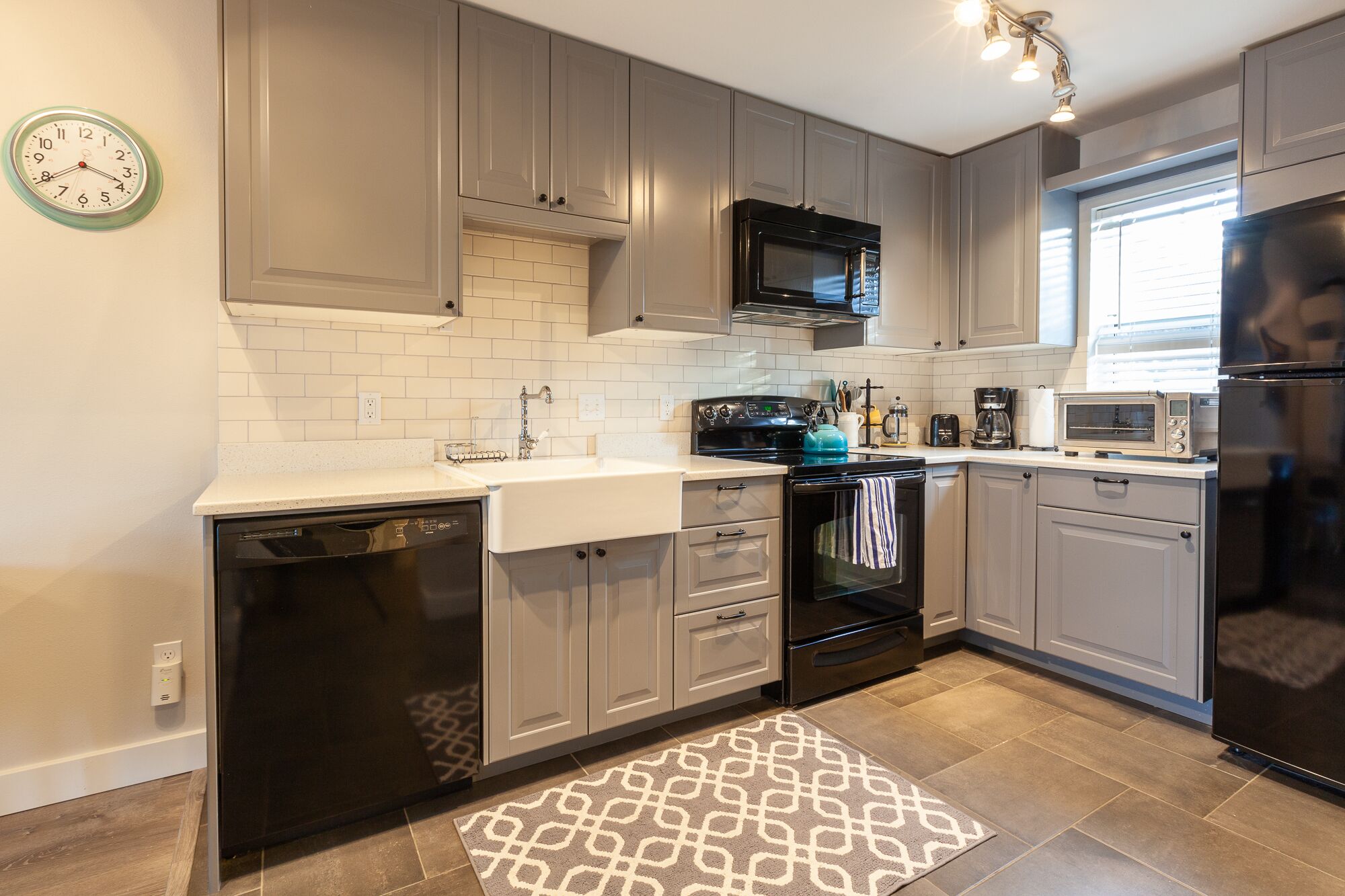 Easy come easy go,  1 BR, 2 BA, sleeps 4, downtown, private laundry