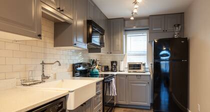 Fresh remodel, 1 bedroom, 2 bath, sleeps 4, downtown, parking, easy come easy go