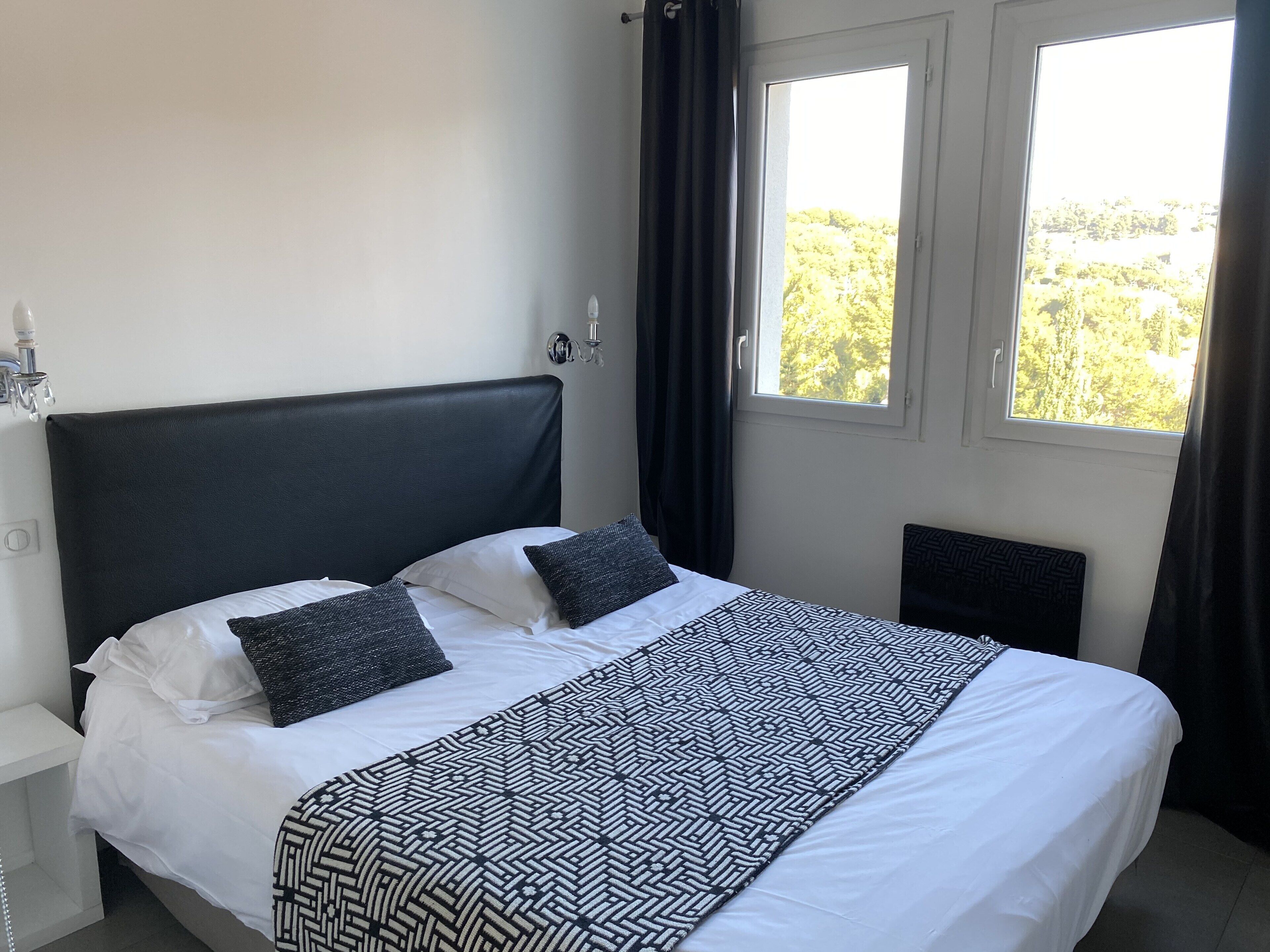 studio 35m2 for 3 in villa with sauna, spa, pool, gym, parking.