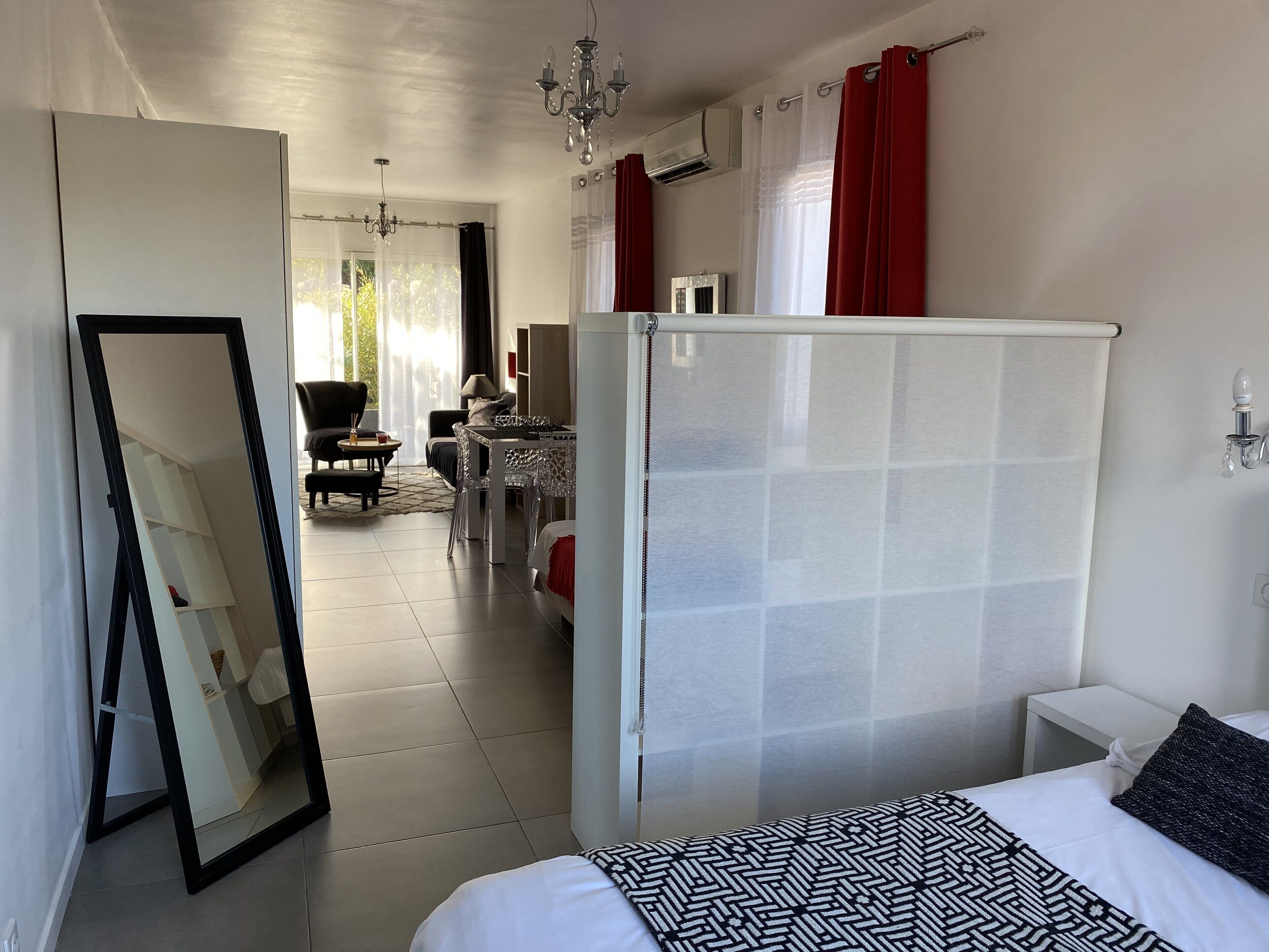 studio 35m2 for 3 in villa with sauna, spa, pool, gym, parking.