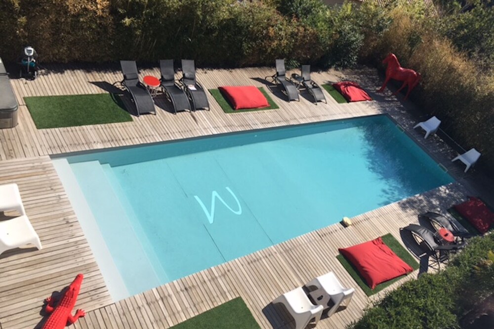 studio 35m2 for 3 in villa with sauna, spa, pool, gym, parking.