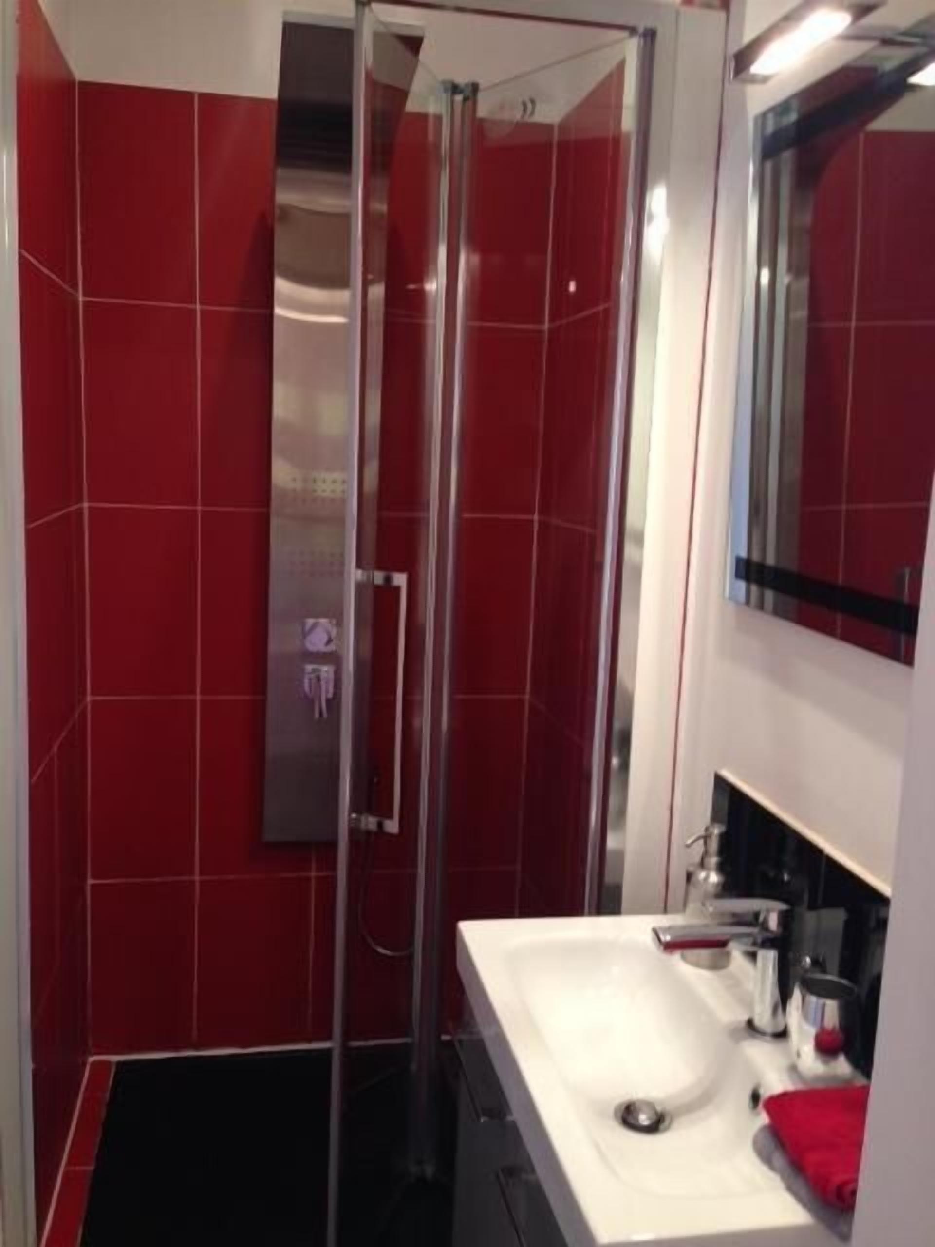 studio 35m2 for 3 in villa with sauna, spa, pool, gym, parking.