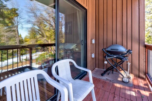 Studio A108 on sisustettu 2 queen-size-vuoteella ja yhdellä kylpyammeella, aivan kuin ...