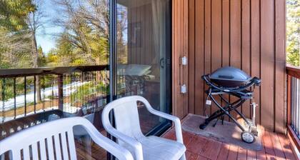 Studio A108 on sisustettu 2 queen-size-vuoteella ja yhdellä kylpyammeella, aivan kuin ...