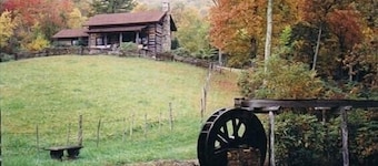 Private & Convenient! 250 acre homestead, horses, ponds, private hiking, creeks